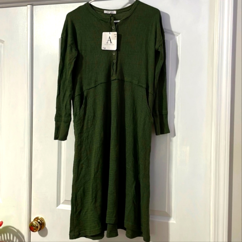 Adina Las Vegas knee length knit dress size M